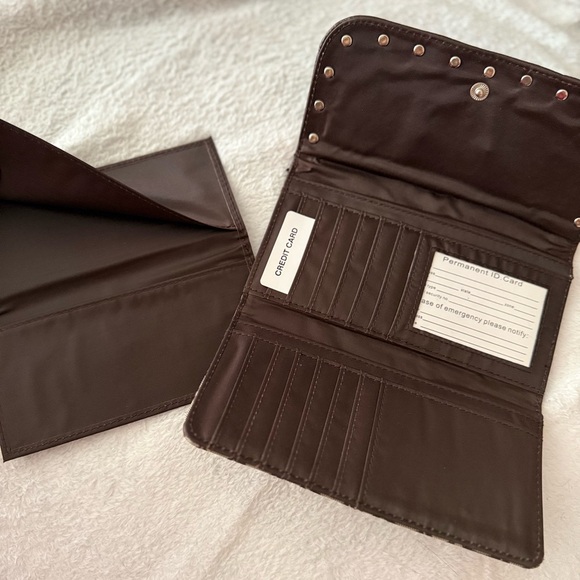 Stylish Patchwork Wallet with Metallic Accents💎 - Picture 6 of 8